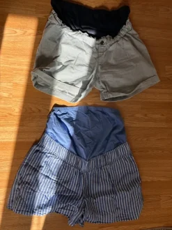 2 kurze Umstandsshorts gestreift