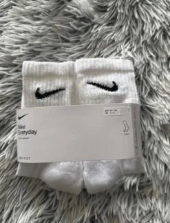 2 Paar Nike Everyday Crew Socken S weiß