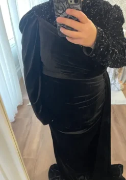 Abendkleid mit samt und Pailletten