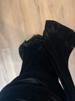Abendkleid mit samt und Pailletten