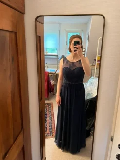 Abendkleid dunkelblau mit Spitze