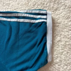 Adidas Men’s classic adicolor 3 stripes t-shirt / size : Xl / light blue color