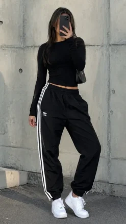 adidas Originals Baggy Trainingshose – Schwarz / Weiß – Trefoil – Größe S