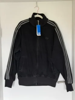 Adidas Originals Jeansjacke schwarz (true black) Gr L. neu und ungetragen mit Etikett