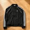 adidas Originals SST Trainingsjacke – Schwarz / Weiß – Trefoil – Größe S