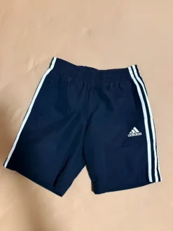 Adidas Sportshorts – Schwarz und Weiß
