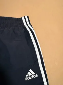 Adidas Sportshorts – Schwarz und Weiß