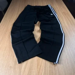 Adidas Vintage Trackpants Schwarz Weiß 3-Streifen | Open Leg | Y2K | M