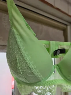 After Eden push up limegroen maat 80D zgan.
