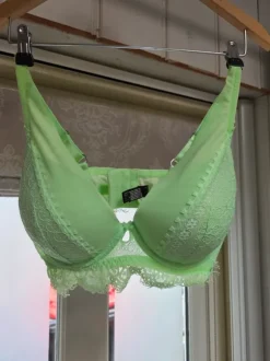 After Eden push up limegroen maat 80D zgan.
