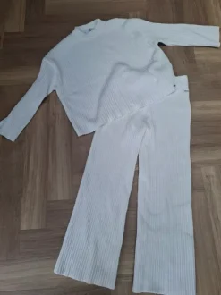 Aim'n joggingspak wit /creme