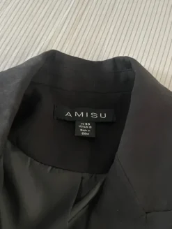AMISU schwarzer Blazer mit Schulterpolstern