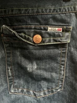 Apt jeans