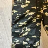 Arbeitslose/Latzhose