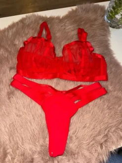Asos - ensemble lingerie rouge sexy neufs avec emballage d’origine