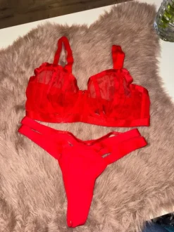 Asos - ensemble lingerie rouge sexy neufs avec emballage d’origine