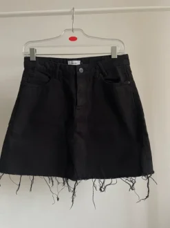 Ausgefranster Jeansrock