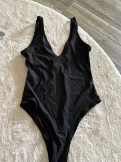 Badeanzug | Schwarz | S/M | Minimalistisch Elegant Neu