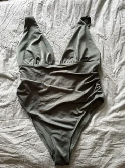 Badeanzug Shape grün H&M Gr 46