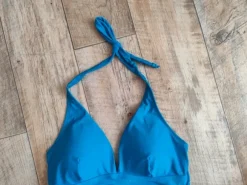 Badeanzug türkis blau.