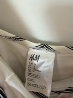Badeanzug weiß schwarz gestreift shaping Effekt