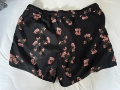 Badehose Asos Gr XL schwarz Blumen wie neu