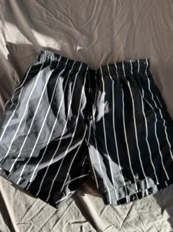 Badeshorts gestreift