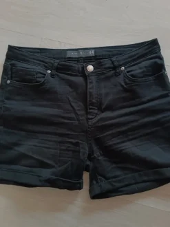 Basic denim shorts in schwarz