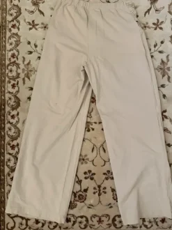 Beige Lounge Hose mit Schnittdetail