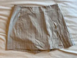 Beiger Hosenrock von Pull&Bear. neu mit Etikett.