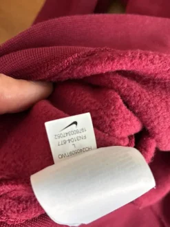 Bequemer Nike Hoodie mit aufgesticktem Swoosh