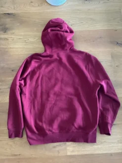 Bequemer Nike Hoodie mit aufgesticktem Swoosh