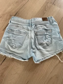 Bershka Push Up 34 Jeans Short