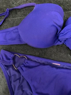 Bikini lila