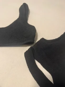 Bikini schwarz mit 2 Oberteilen