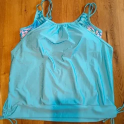Bikini ungetragen mit Shorts