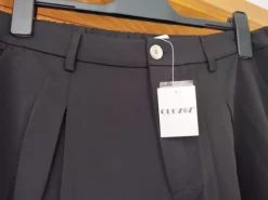 Black and White Kleidungs Packet