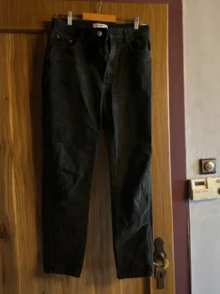 black mum jeans