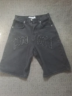 Black Squad Puro Loco Jorts in Schwarz
