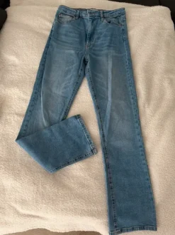 Blaue stradivarius Jeans