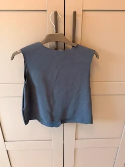 Blaue Weste