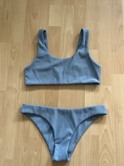 Blauer Bikini