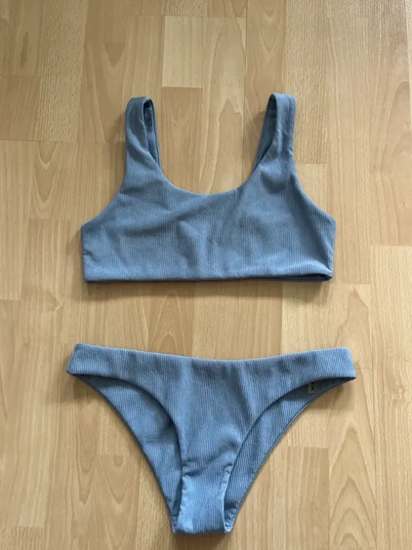 Blauer Bikini