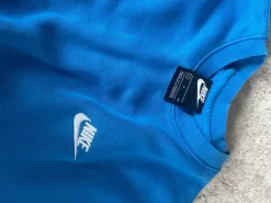 Blauer Nike Pullover