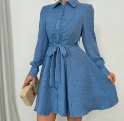 Blaues knielanges Kleid