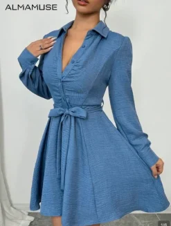 Blaues knielanges Kleid
