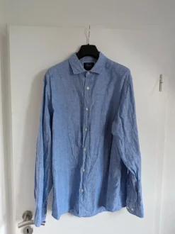 Blaues Leinenhemd