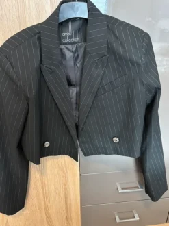 Blazer mit kurzem rücken