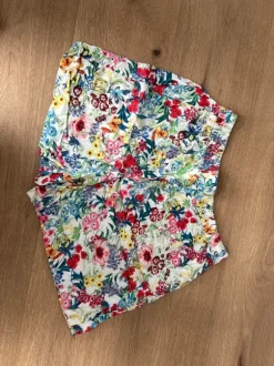Blümchen Shorts mit Taschen
