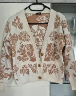 Blumenmotiv beige creme weiss Pulli Cardigan 36 38 S M unbenutz